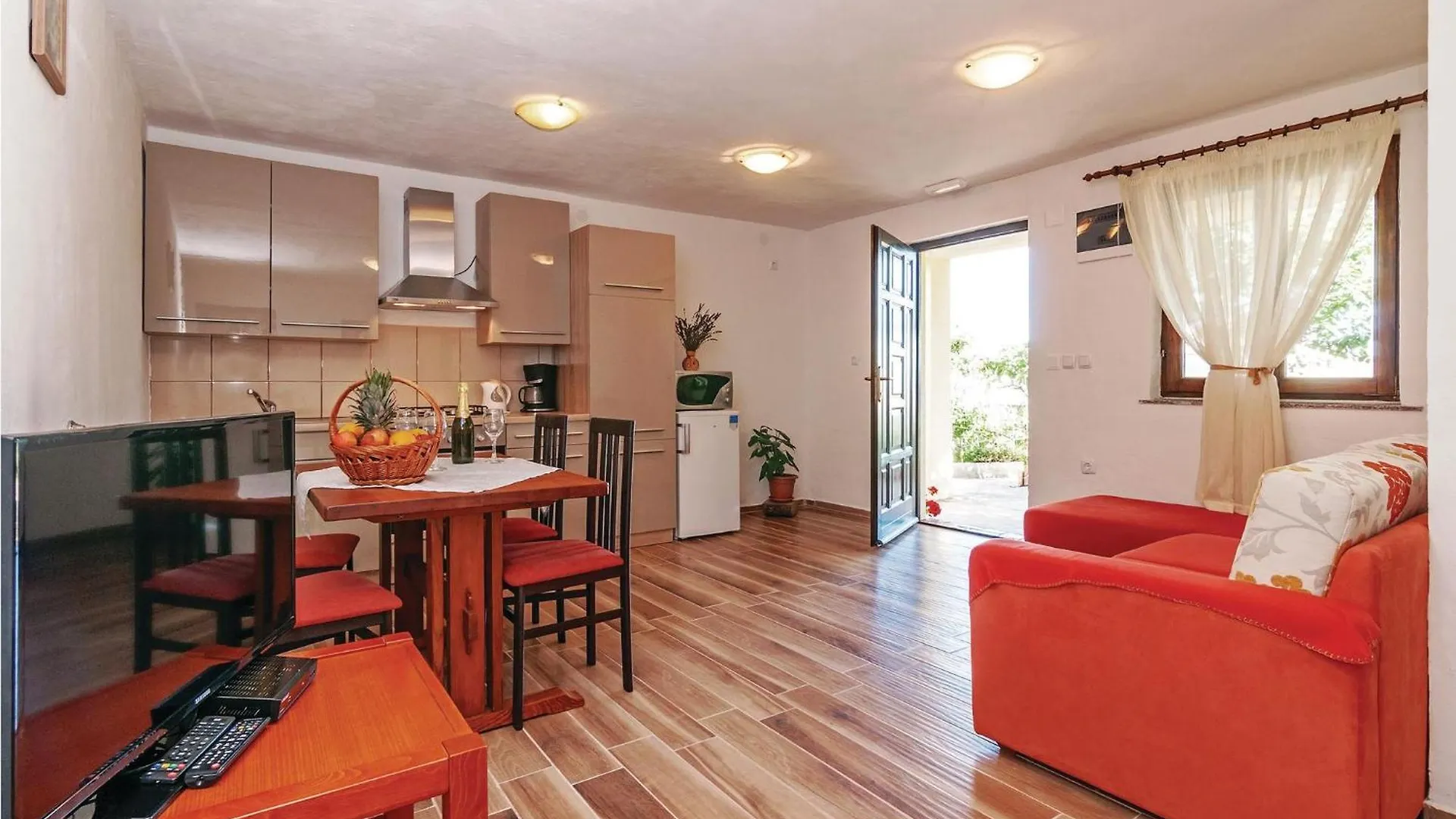 Cozy Apartment In Maslenica With Wifi